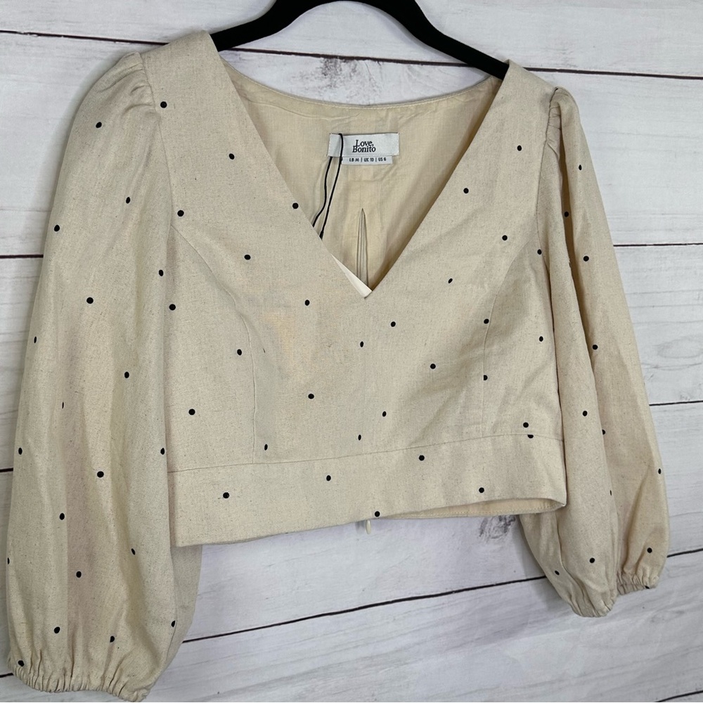 NWT Love, Bonito Women's Beige Cropped Puff Sleeve V Neck Top Size M - Picture 6 of 12